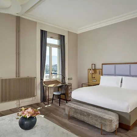 The Ritz-carlton De La Paix, מלון 5*
