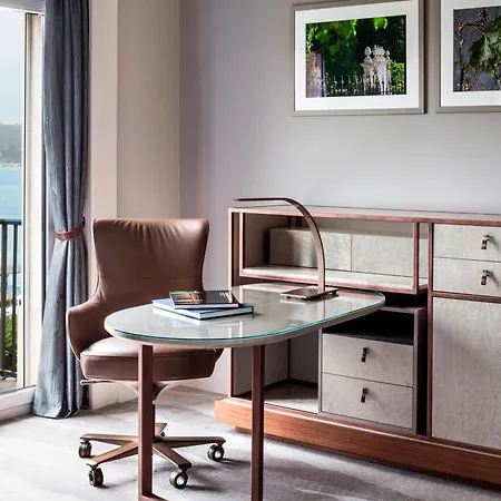 The Ritz-carlton De La Paix, Hotel