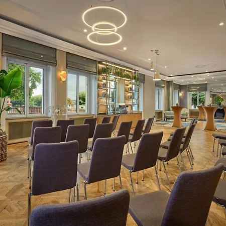 The Ritz-carlton De La Paix, Hotel Ginebra