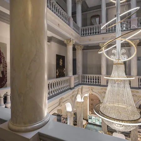 The Ritz-carlton De La Paix, Szálloda