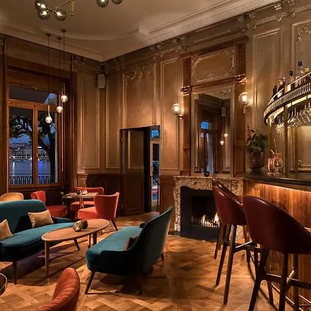 The Ritz-carlton De La Paix,