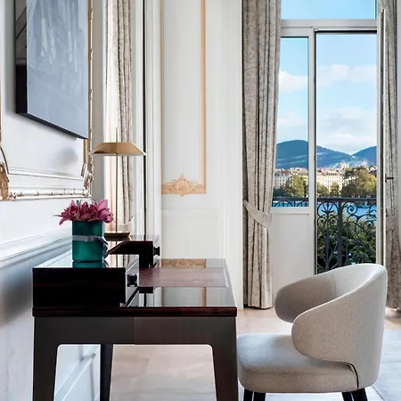 The Ritz-carlton De La Paix, Szálloda