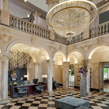 The Ritz-carlton De La Paix,