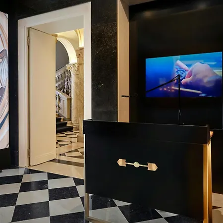The Ritz-carlton De La Paix,